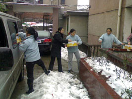 Operation Blessing China distributing food and medicine to the Chenzhou orphanage