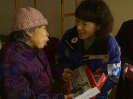 Operation Blessing China provided bed warmers to the elderly residents of the Chenzhou SWI.